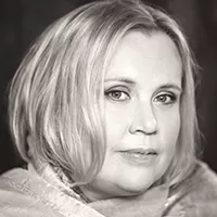 Kristin Fägerskjöld, författare till Svarta vingar